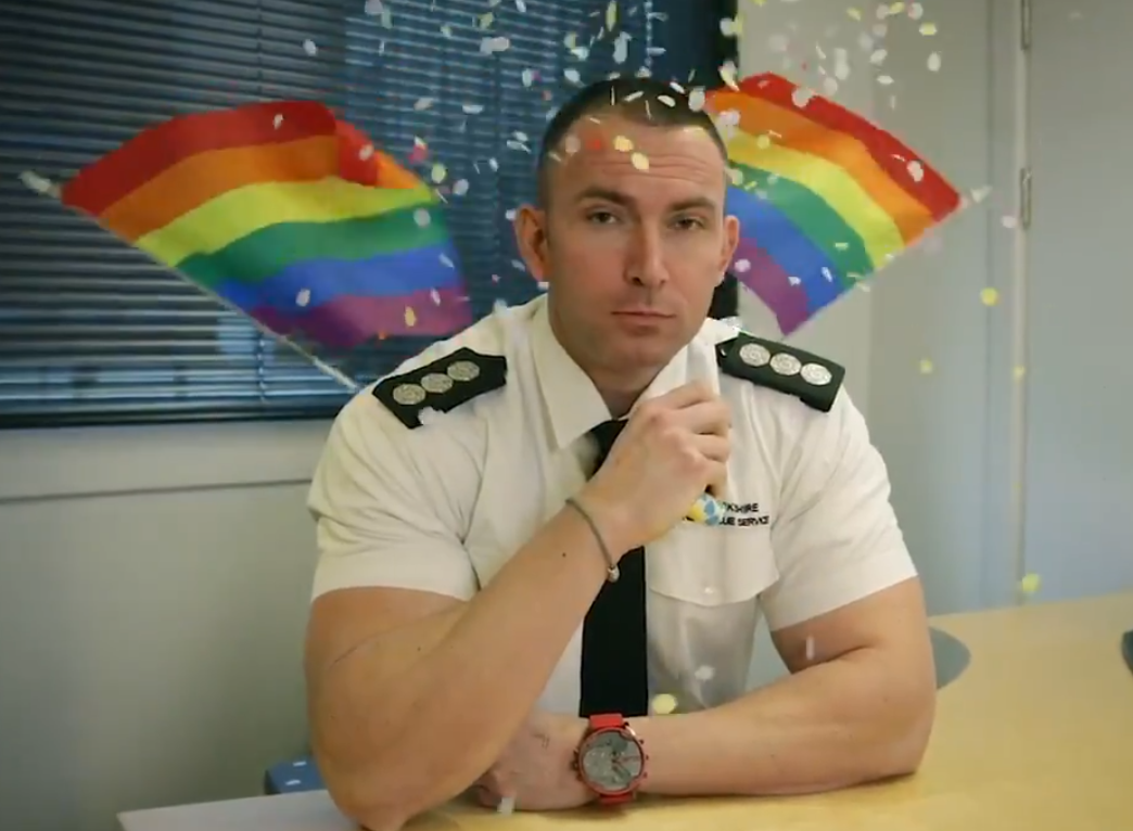 Bomberos apagan los ataques homofóbicos