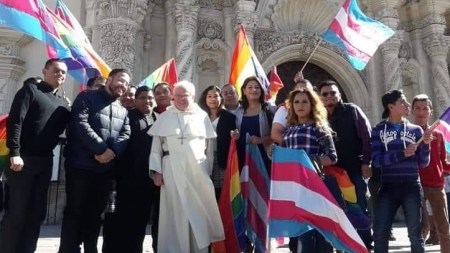 En México Obispo recibe medalla por labor a favor de la comunidad lgbt