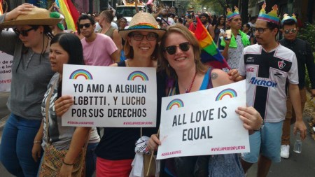 Debe reconocerse familia social de victimas de crímenes de odio lgbt+
