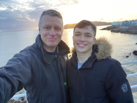 Político gay inglés sube foto con su novio y los homofóbicos se vuelven locos