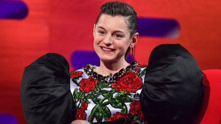 Emma Corrin declara sus nuevos pronombres en Instagram