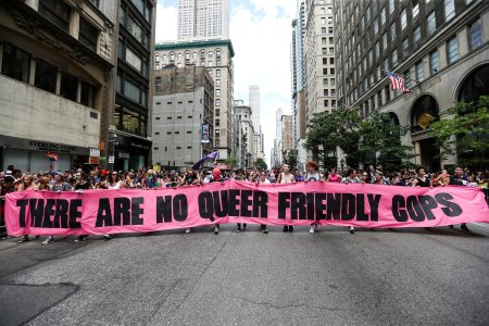 Organizadores prohíben la entrada a policías en eventos del Pride hasta 2025