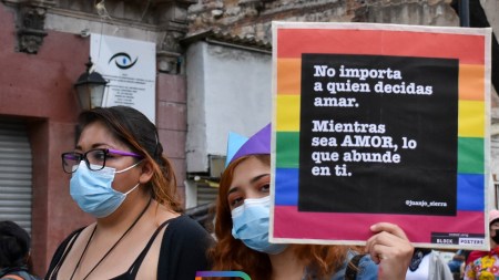 Comunidad lgbt+ cuenta con nueva línea de atención vía Whatsapp