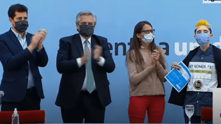 Por decreto presidencial, Argentina aprueba identificaciones oficiales no binarias