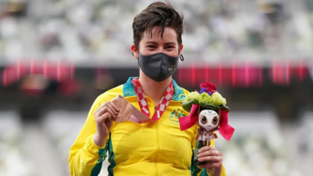 Robyn Lambird, le primer medallista paralímpico no binarie