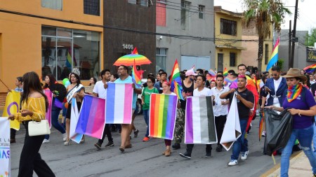 Chihuahua va contra Terapias de conversión