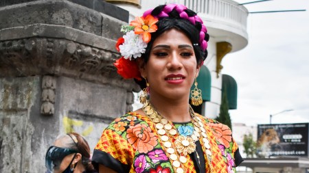 Sin personajes no binarios y lgbt+ indigenas y racializados en la tv en español