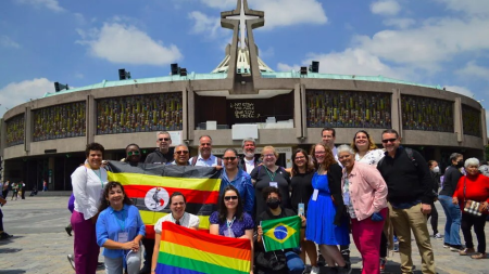 Peregrinos lgbt+ llegan a la Basílica de Guadalupe