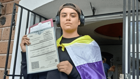 Emiten la primera acta de nacimiento no binaria en Hidalgo